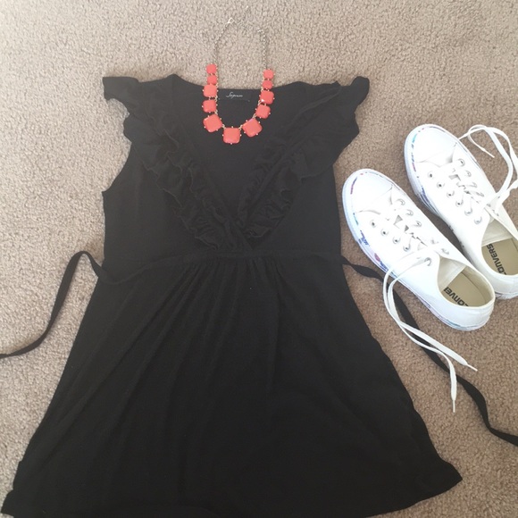 Flutter sleeve v-neck shirt - Picture 1 of 6